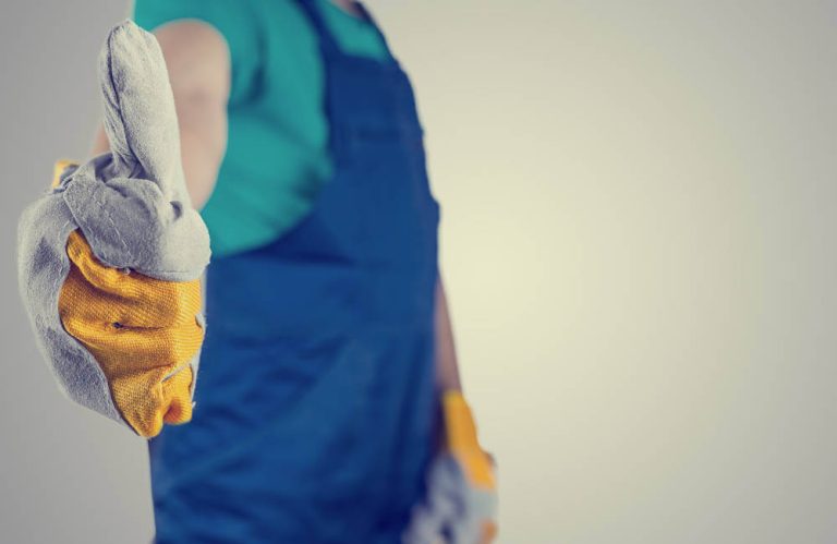 builder-wearing-work-gloves-with-thumbs-up