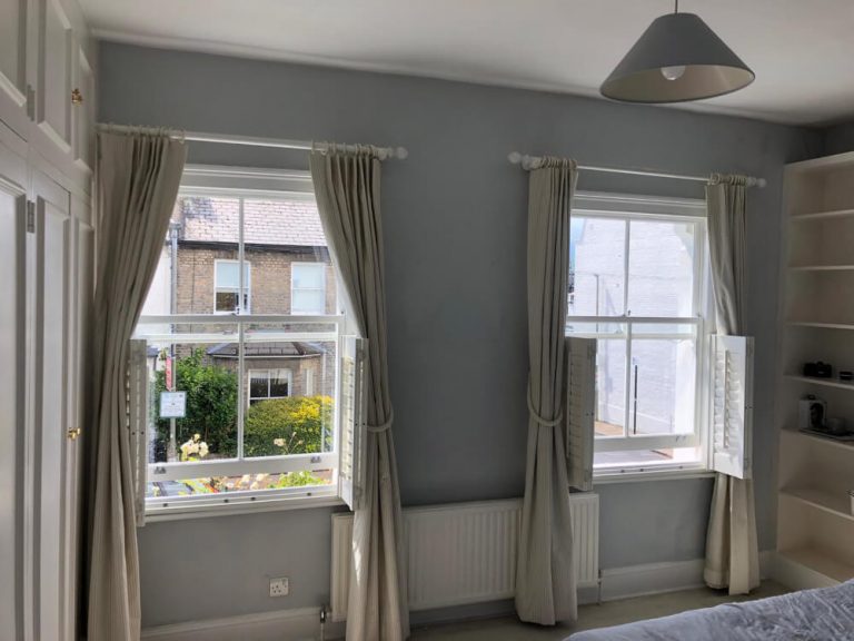 Replacement sashes with vacuum insulated glass