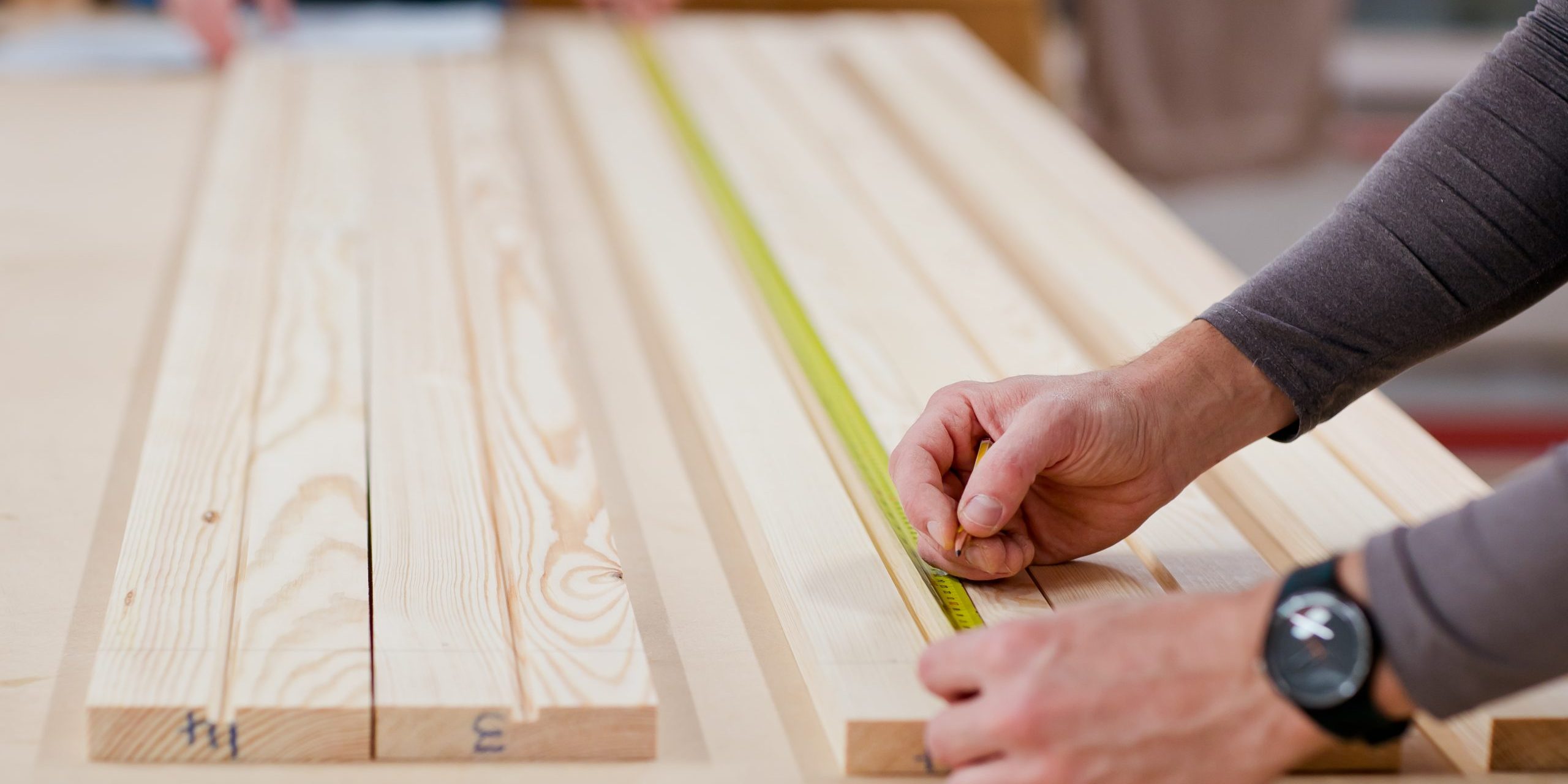 Workman measuring-wood for sash window replacements